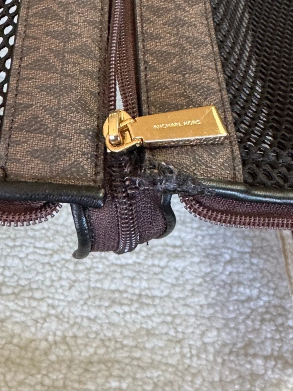 Rare MICHAEL KORS Small Logo Stripe Pet Travel Carrier.